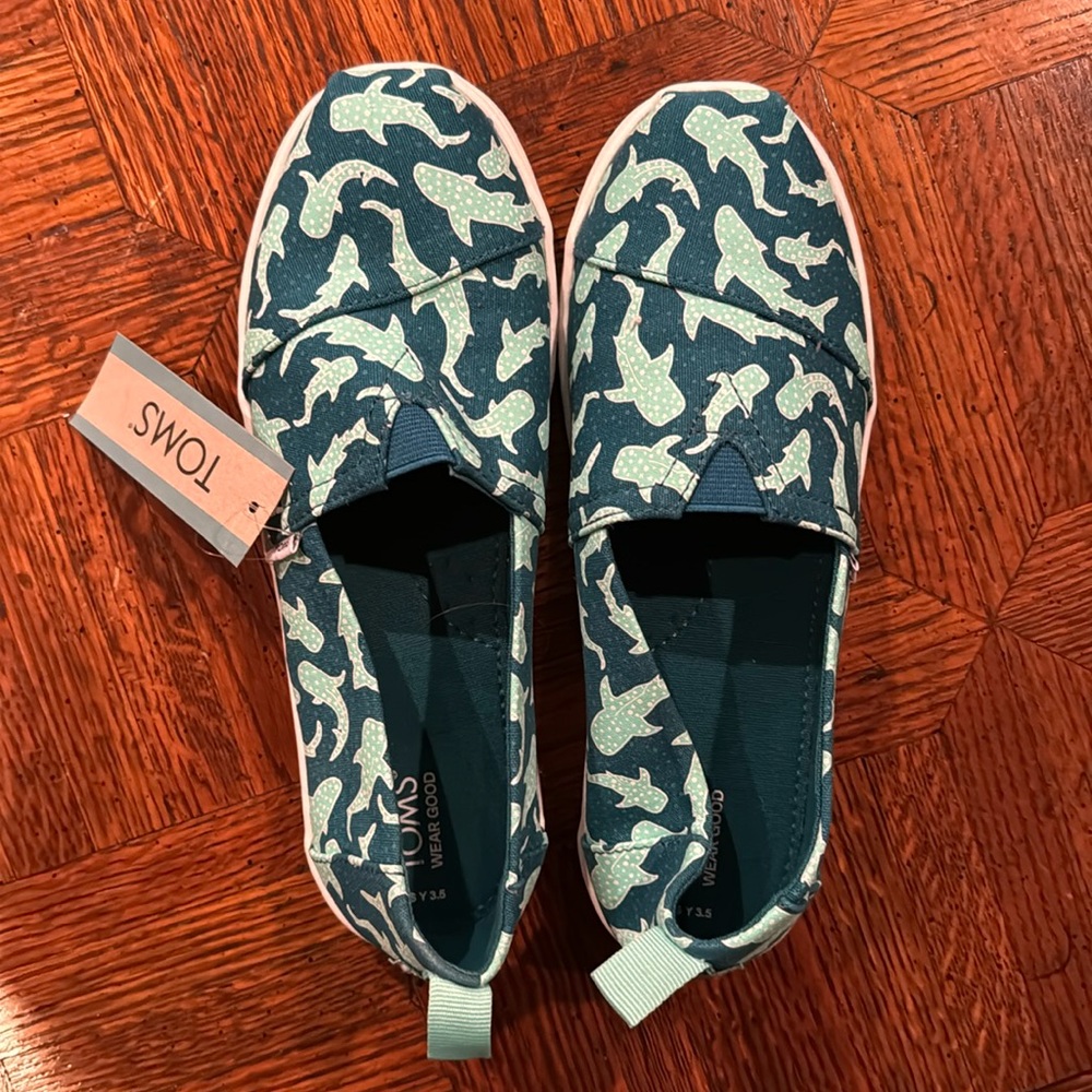 New glow in the dark whale shark Toms shoes